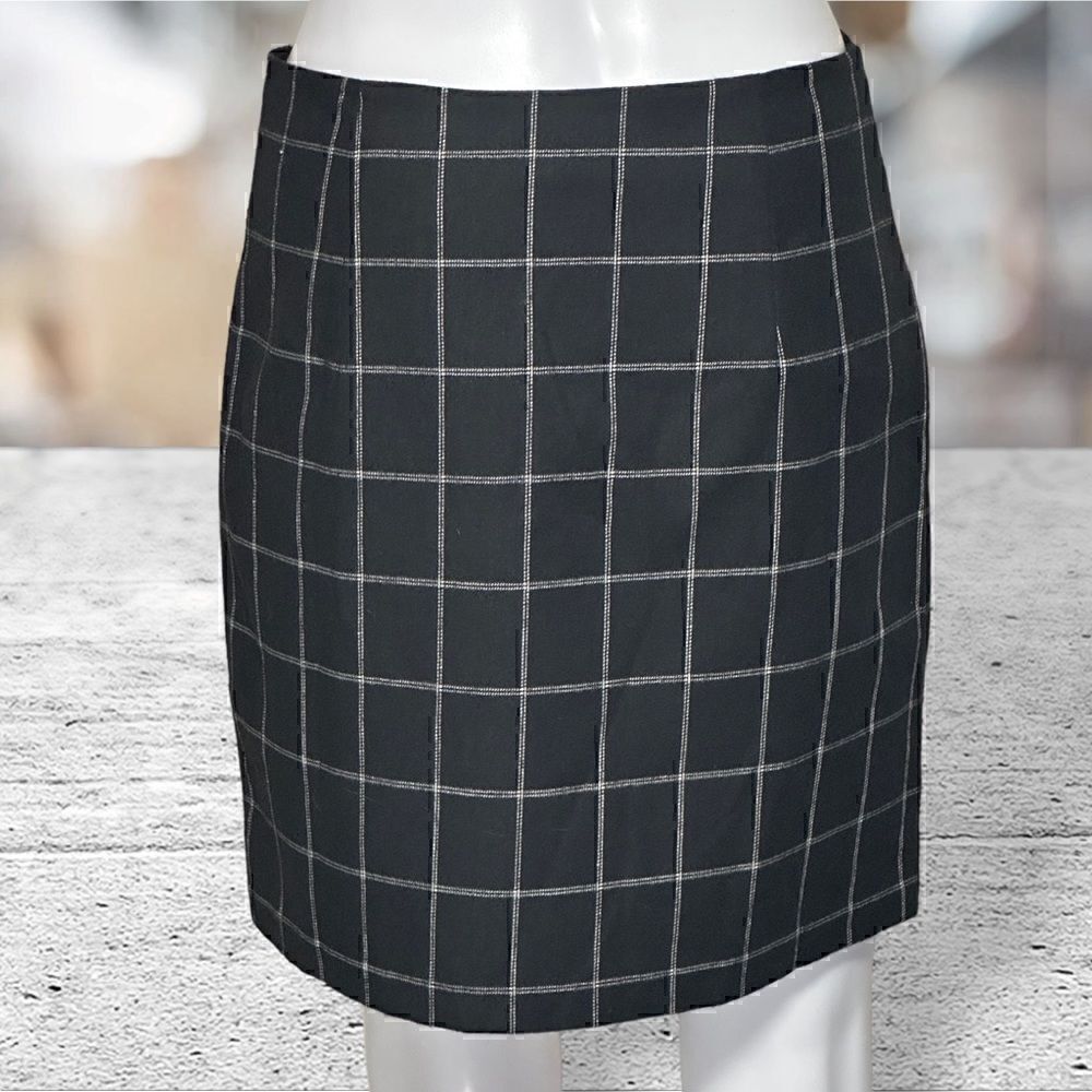 Romeo & Juliet Couture Zipper Accent Mini Skirt Size M - Picture 5 of 7